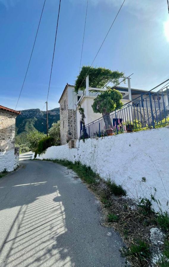 Politeika Traditional House Tiros Exterior photo