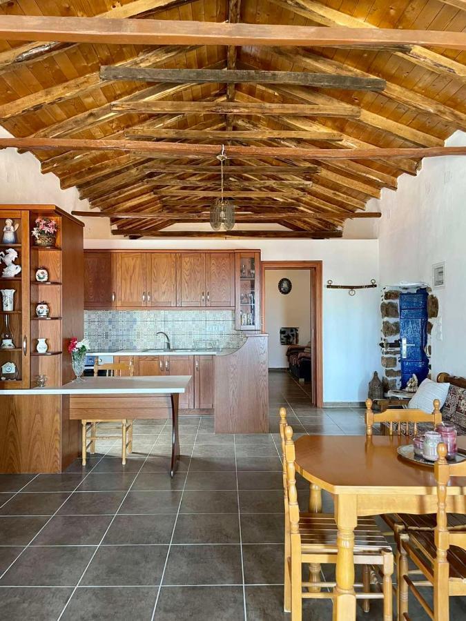 Politeika Traditional House Tiros Exterior photo