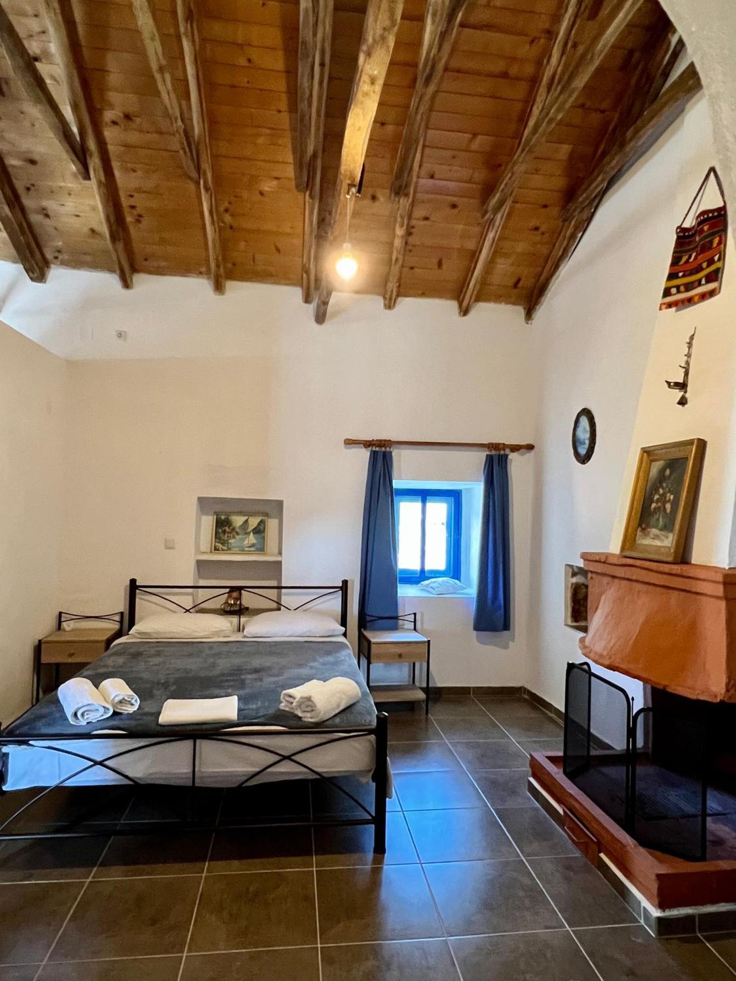 Politeika Traditional House Tiros Exterior photo